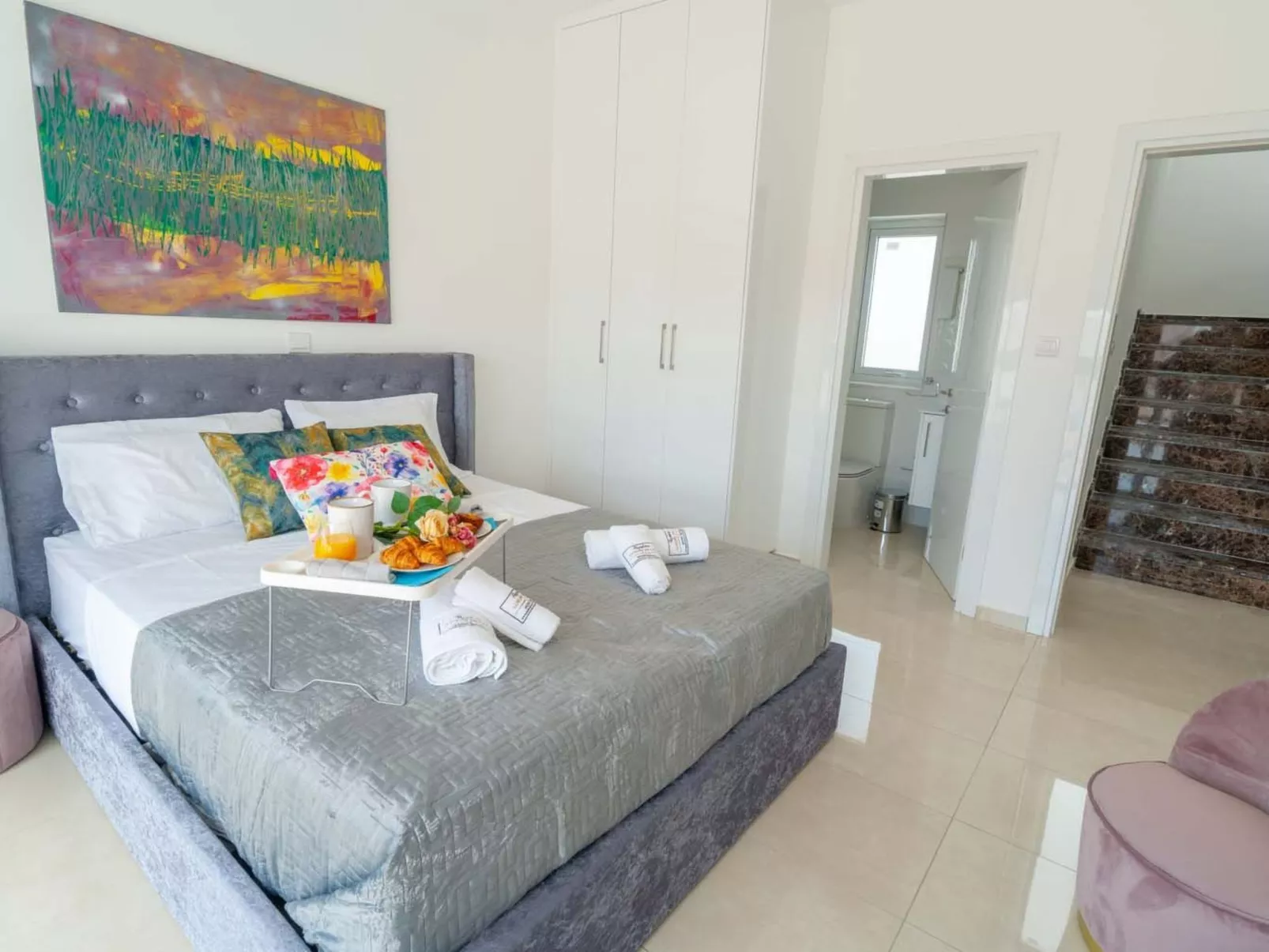 Luxuriöse Villa mit 4 Schlafzimmern, Pool und Whirlpool-Drinnen