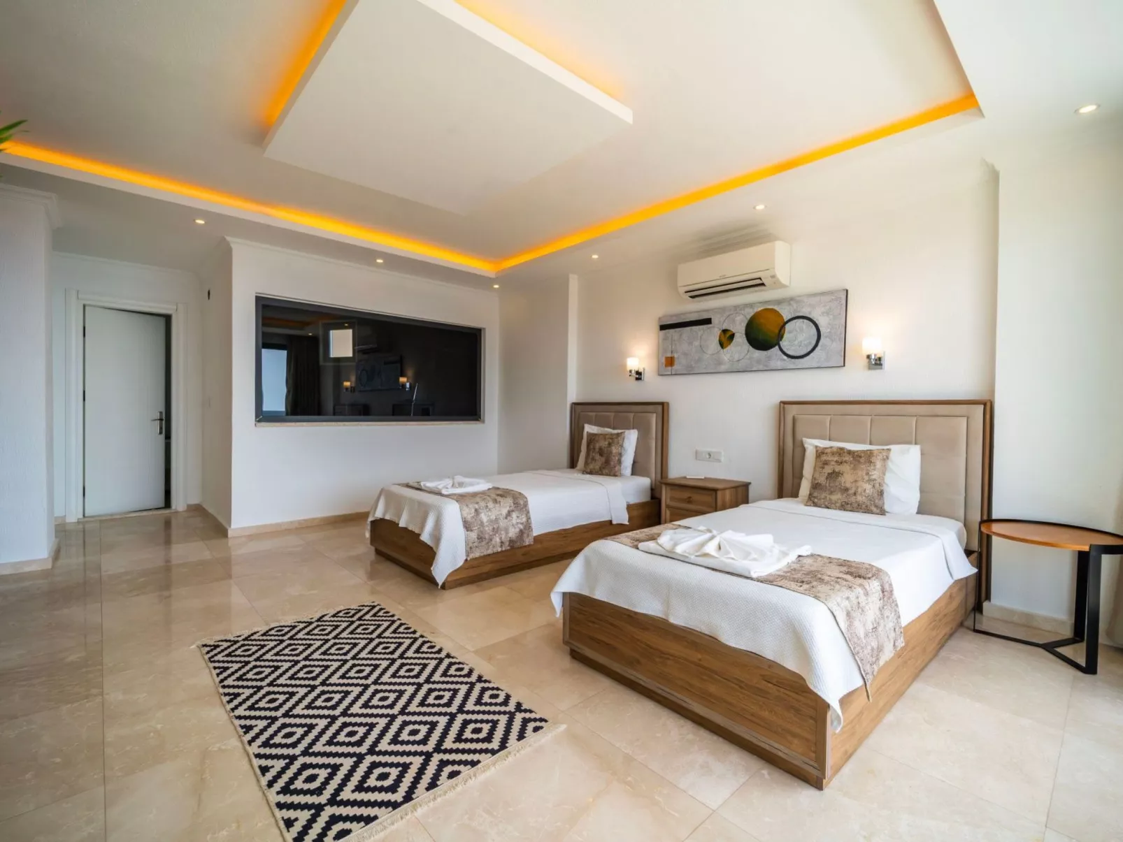 Moderne Luxusvilla mit Meerblick-Image-tags.info