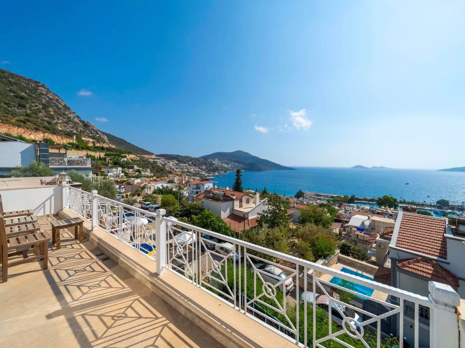 Exklusive Villa mit Infinitypool-Image-tags.info