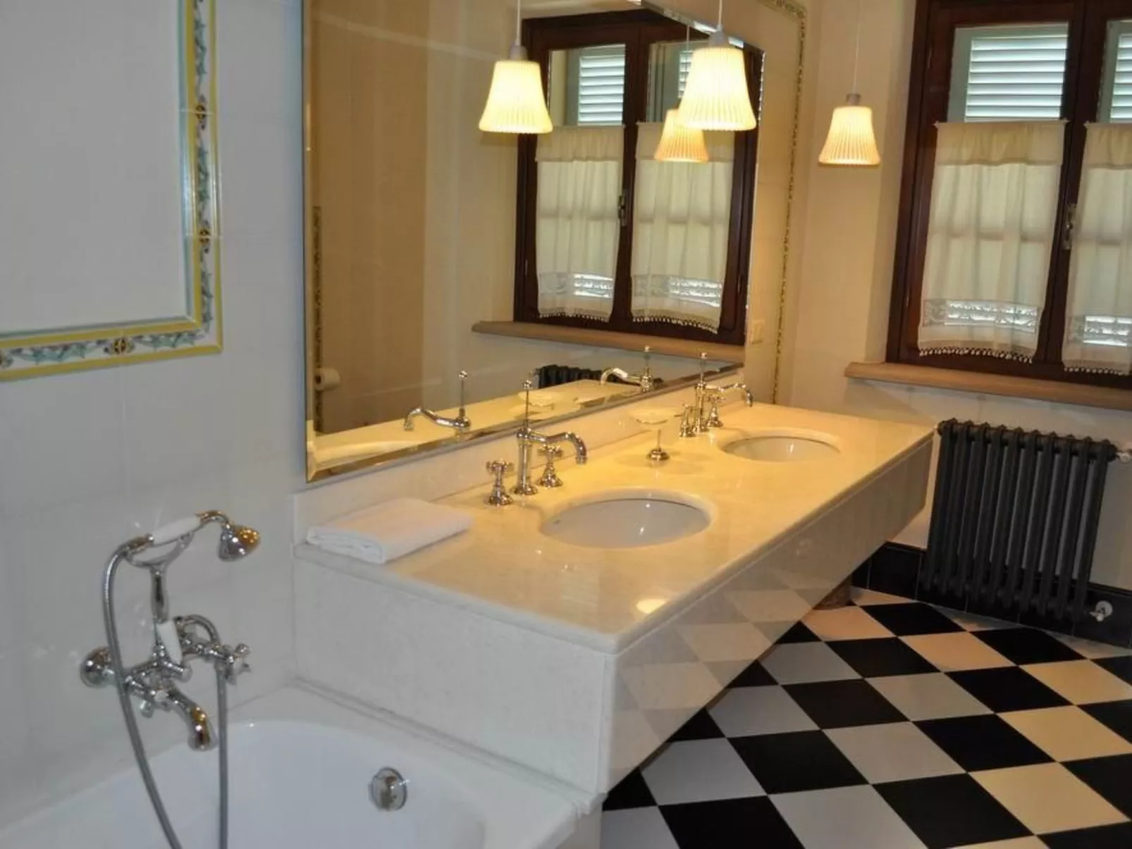 "Madonnino Quadri 8-Inside