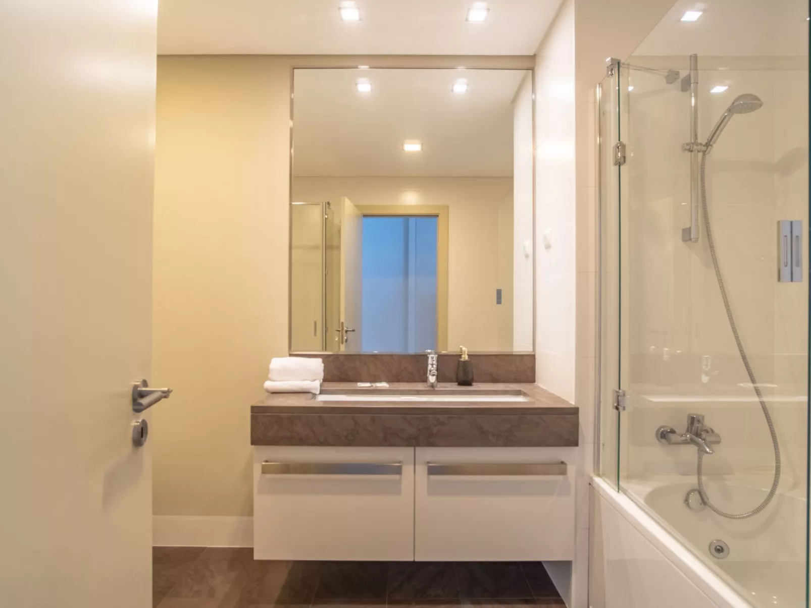 Für 6 Personen ca. 120 m&sup2; in São Martinho, Madeira (Südküste von Madeira)-Dedans