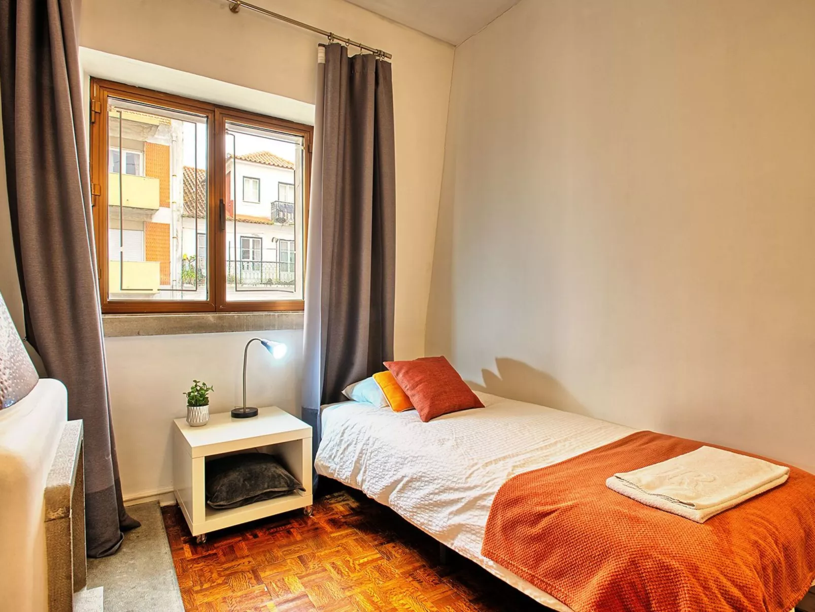 Schönes Haus in Lissabon-Image-tags.info