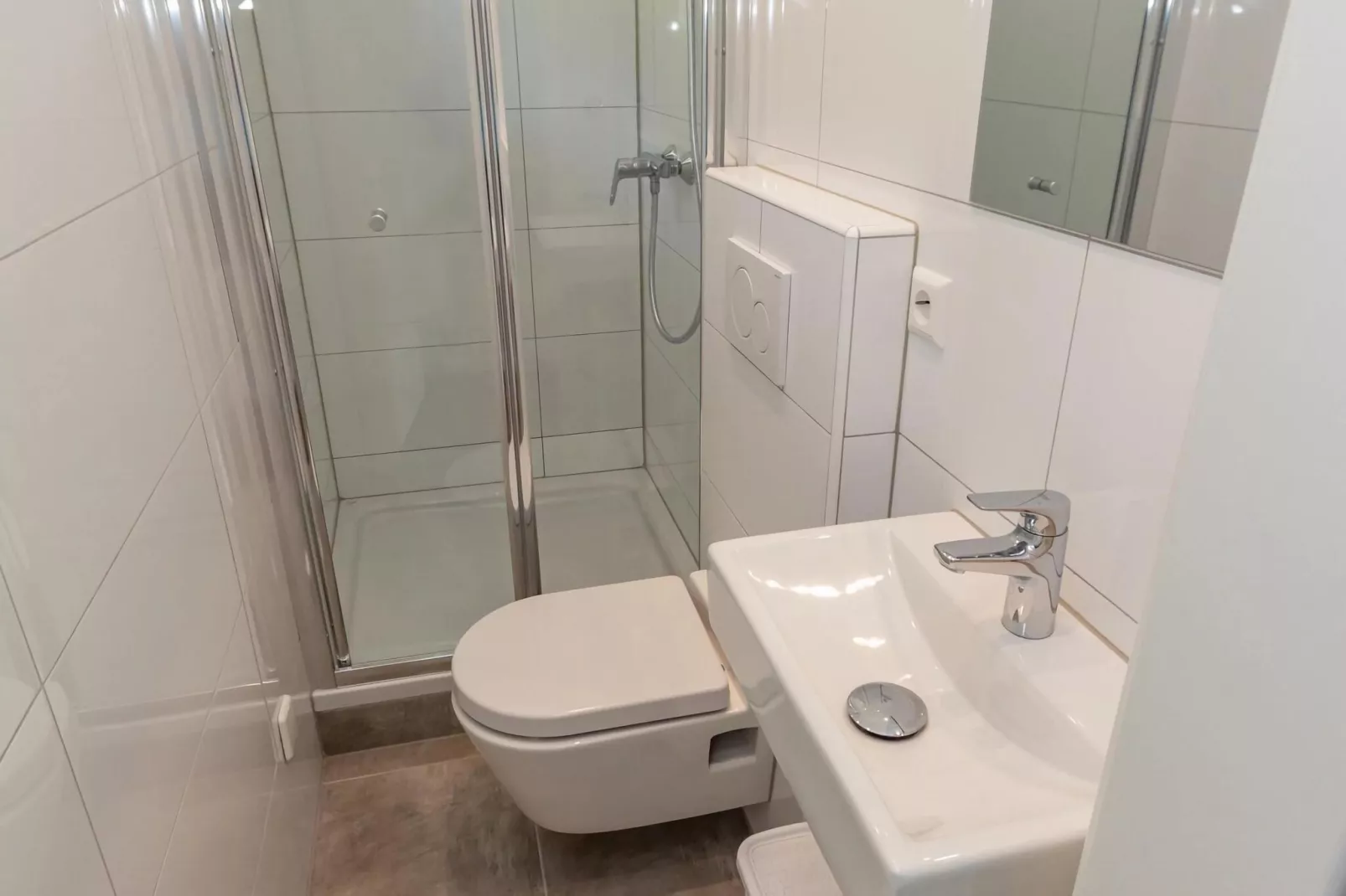 Bungalow Typ B 4P - Camping Park in der Eifel-Badezimmer