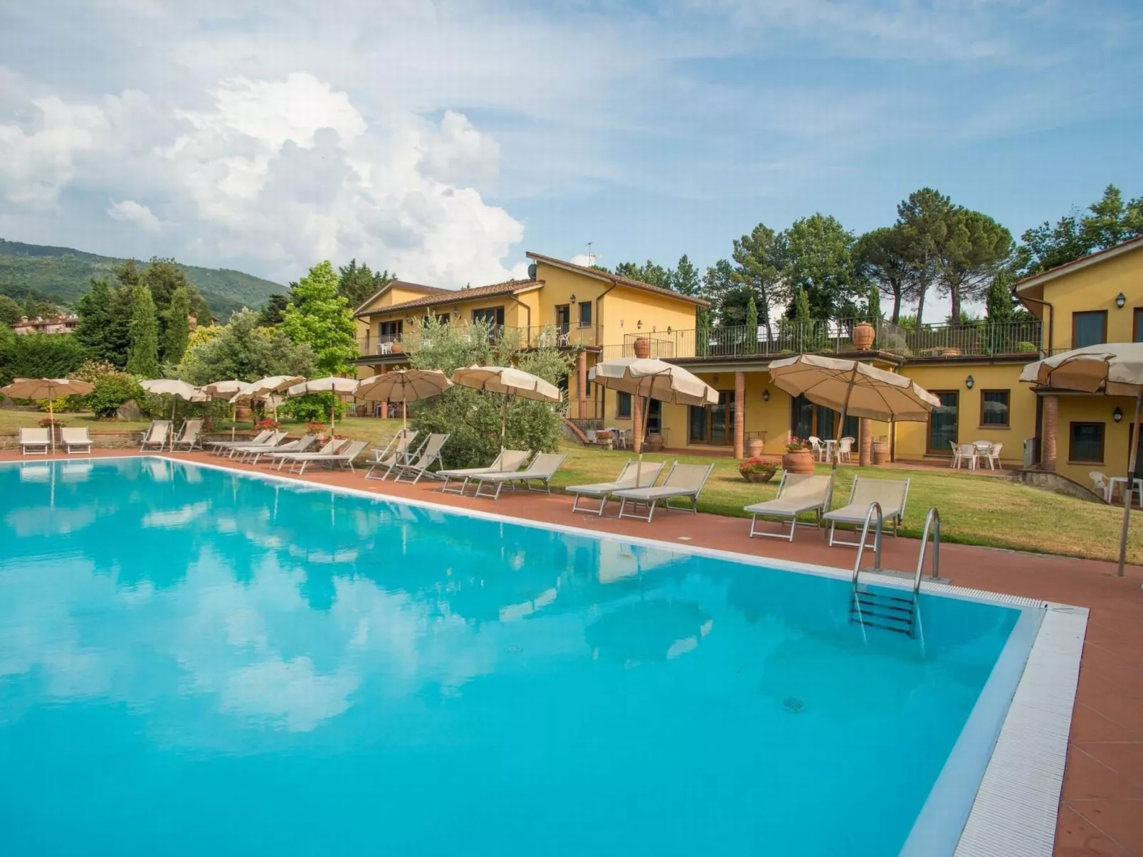 Unterkunft für 5 Personen, auf einem Bauernhof mit Schwimmbad-Dehors