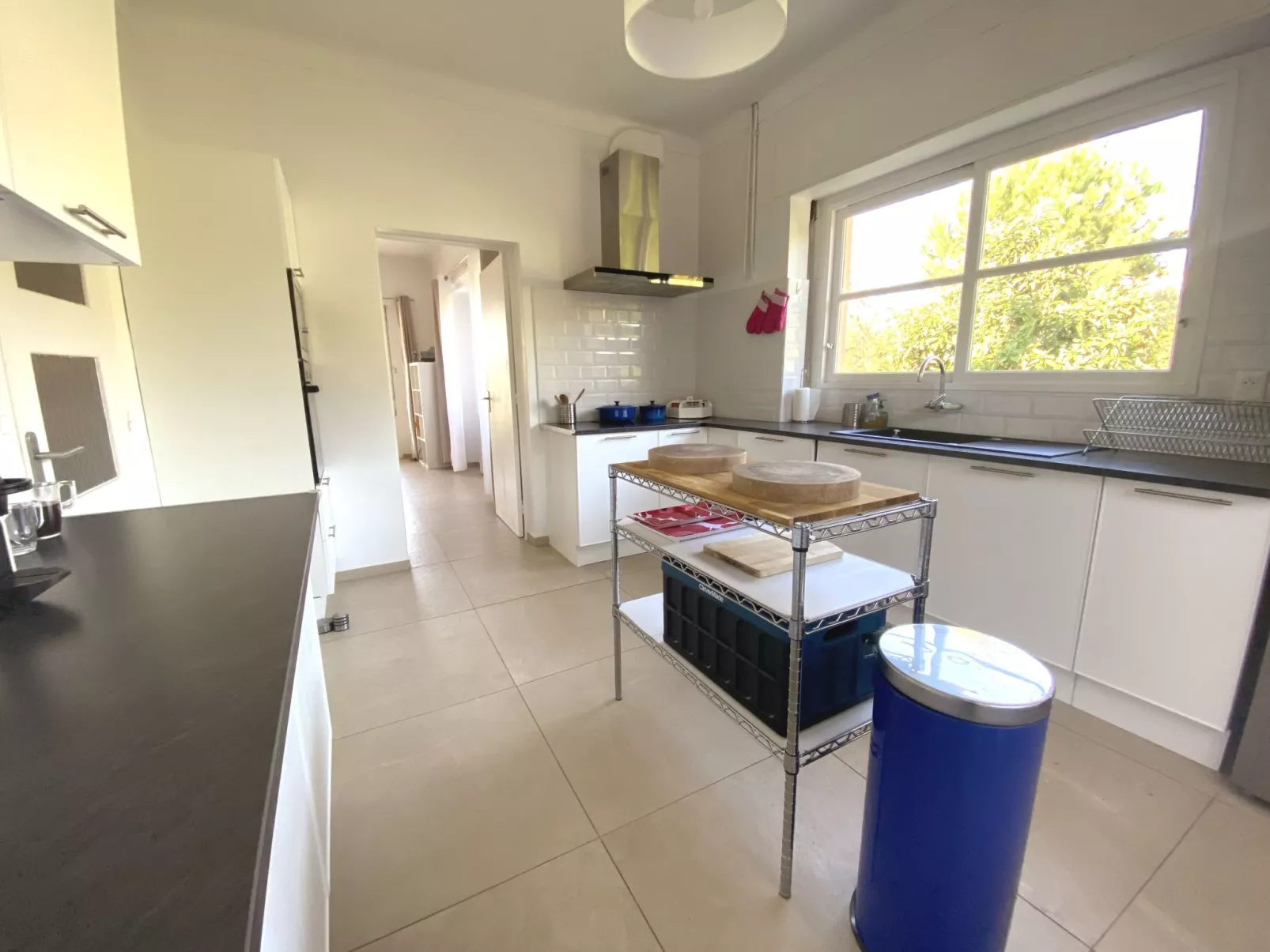 Geräumige und elegante Villa mit großem Garten, Swimmingpool und 3 Schlafzimmer-Inside