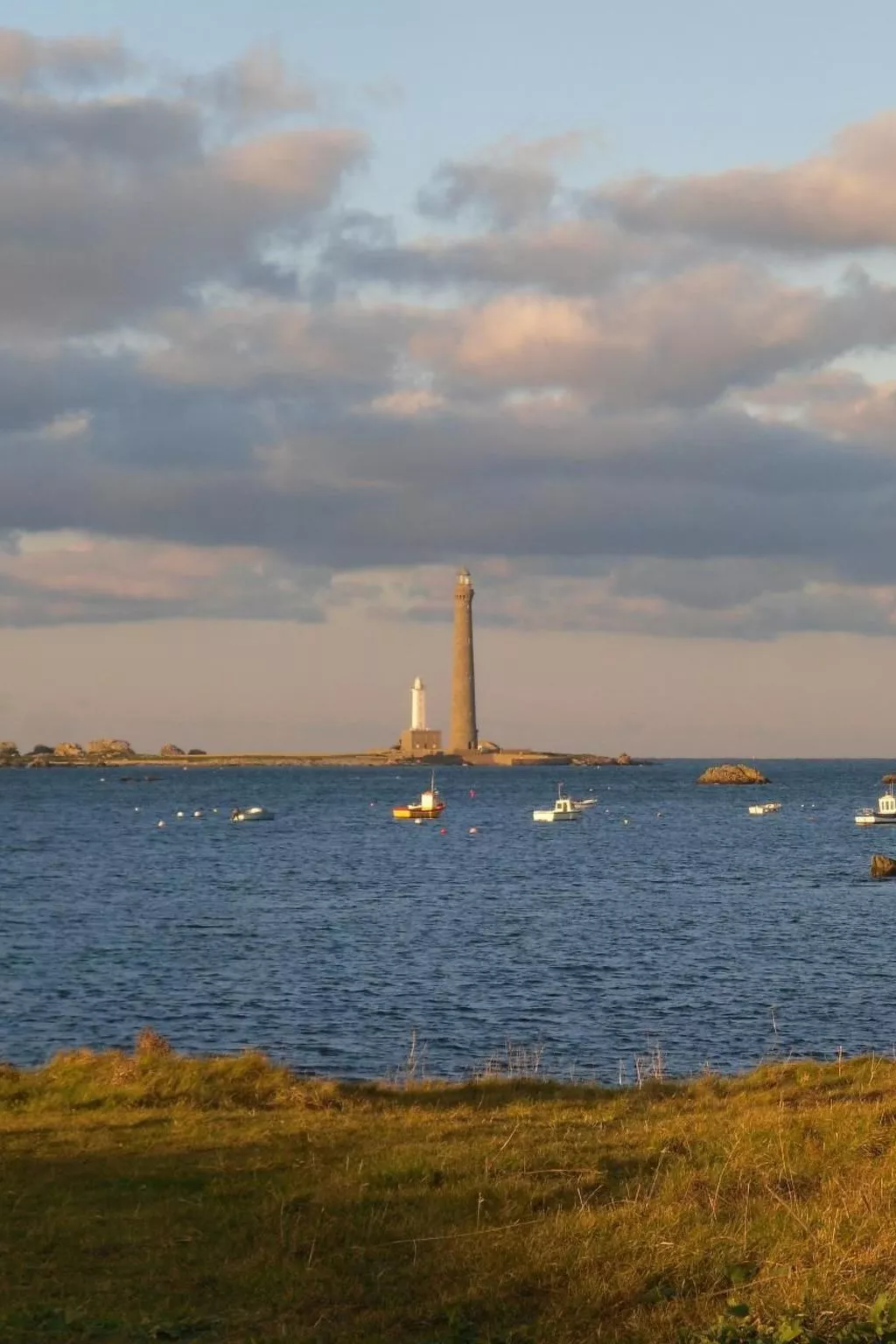 Küstennahes, bretonisches Ferienhaus mit Kamin-Outside