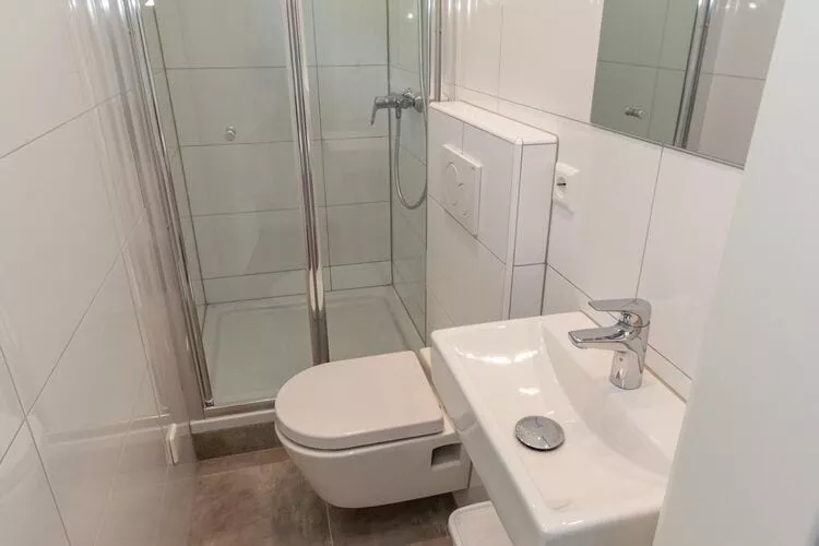 Bungalow Typ B 4P - Camping Park in der Eifel-Badezimmer