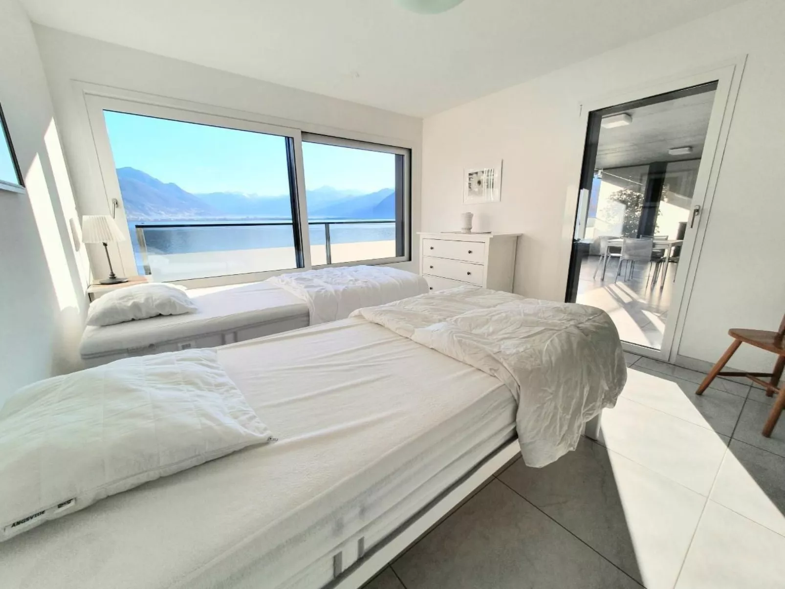 Modern mit atemberaubendem Seeblick Apt 406-Inside