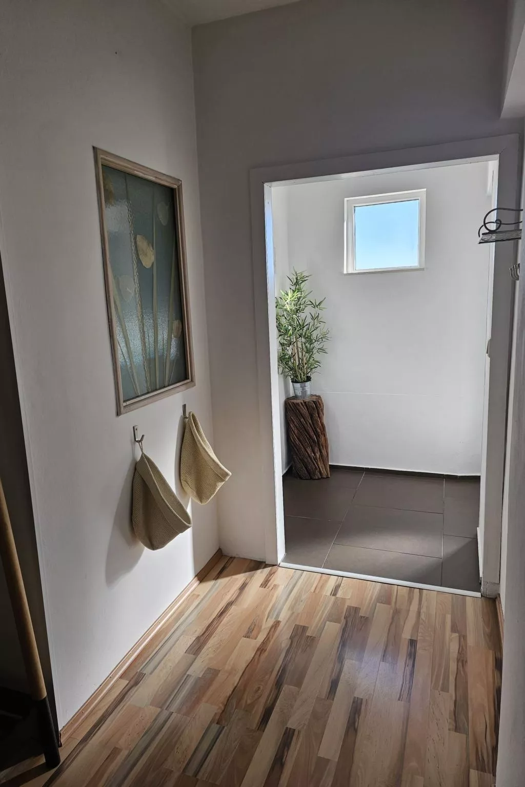 Mit Blick auf das Wasser-Inside