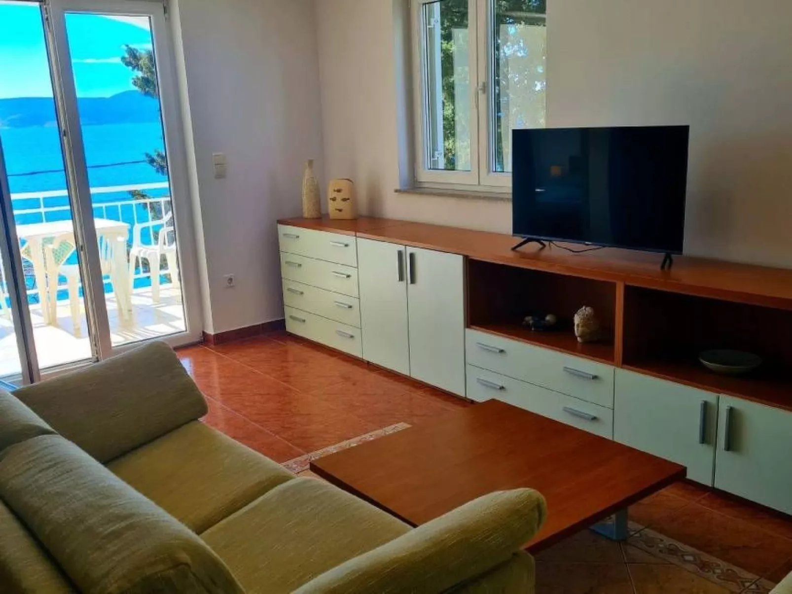 "Milan" direkt am Strand-Drinnen