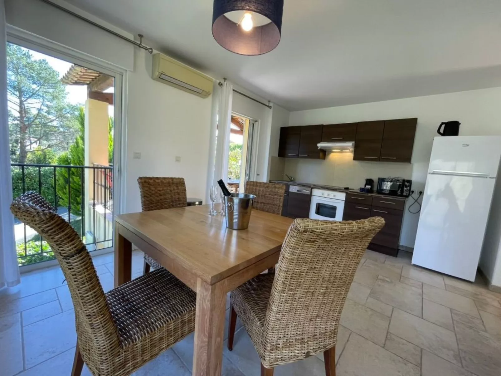 Apartment mit Pool Infinity-Drinnen