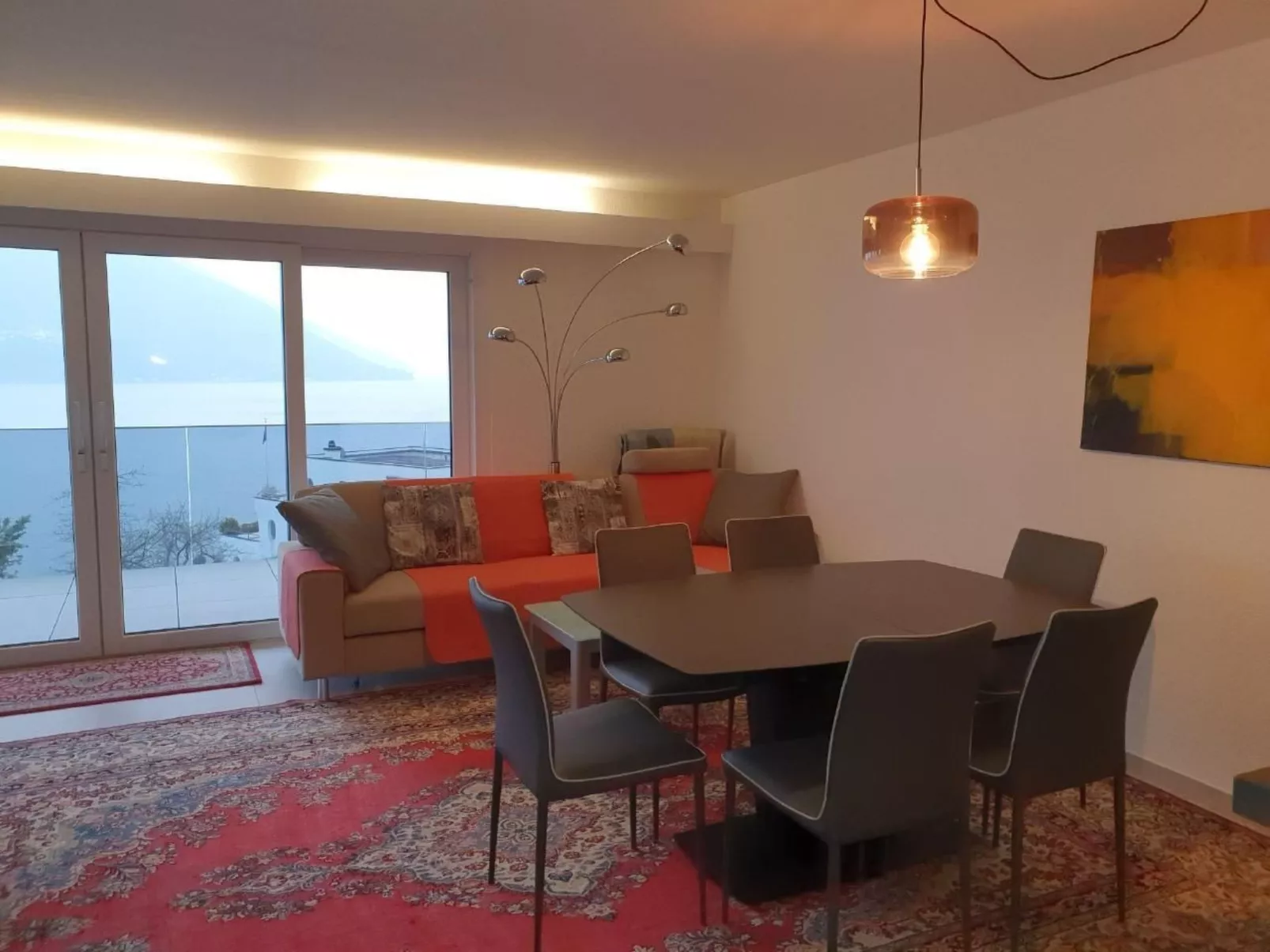 Appartement mit Balkon-Drinnen