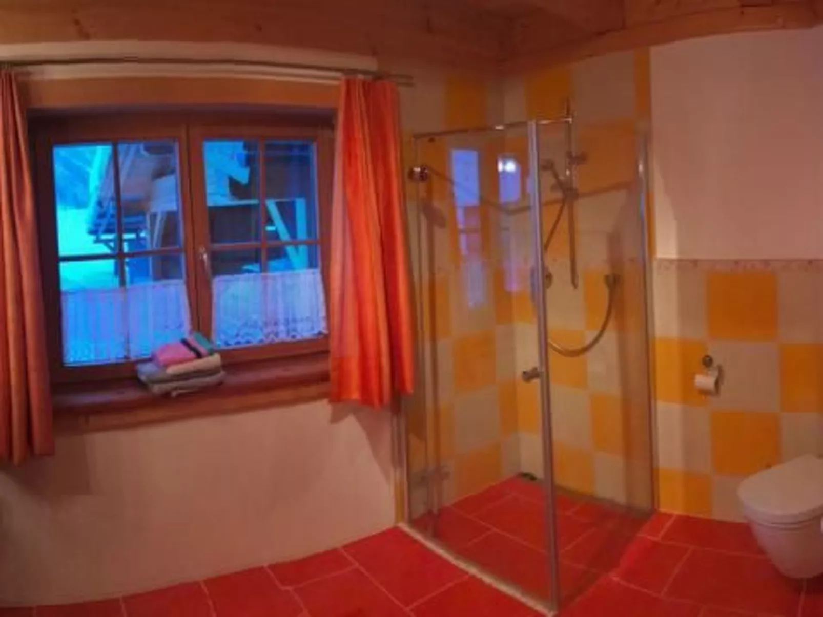 Villa mit Garten, Terrasse und Grill-Dedans