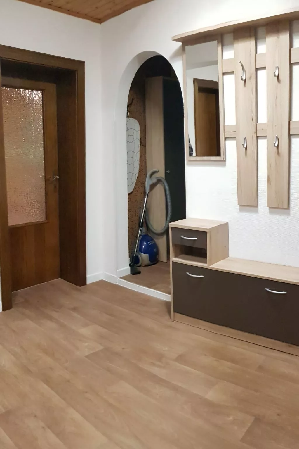 Geräumige Wohnung mit zwei Schlafzimmern und Balkon-Dedans