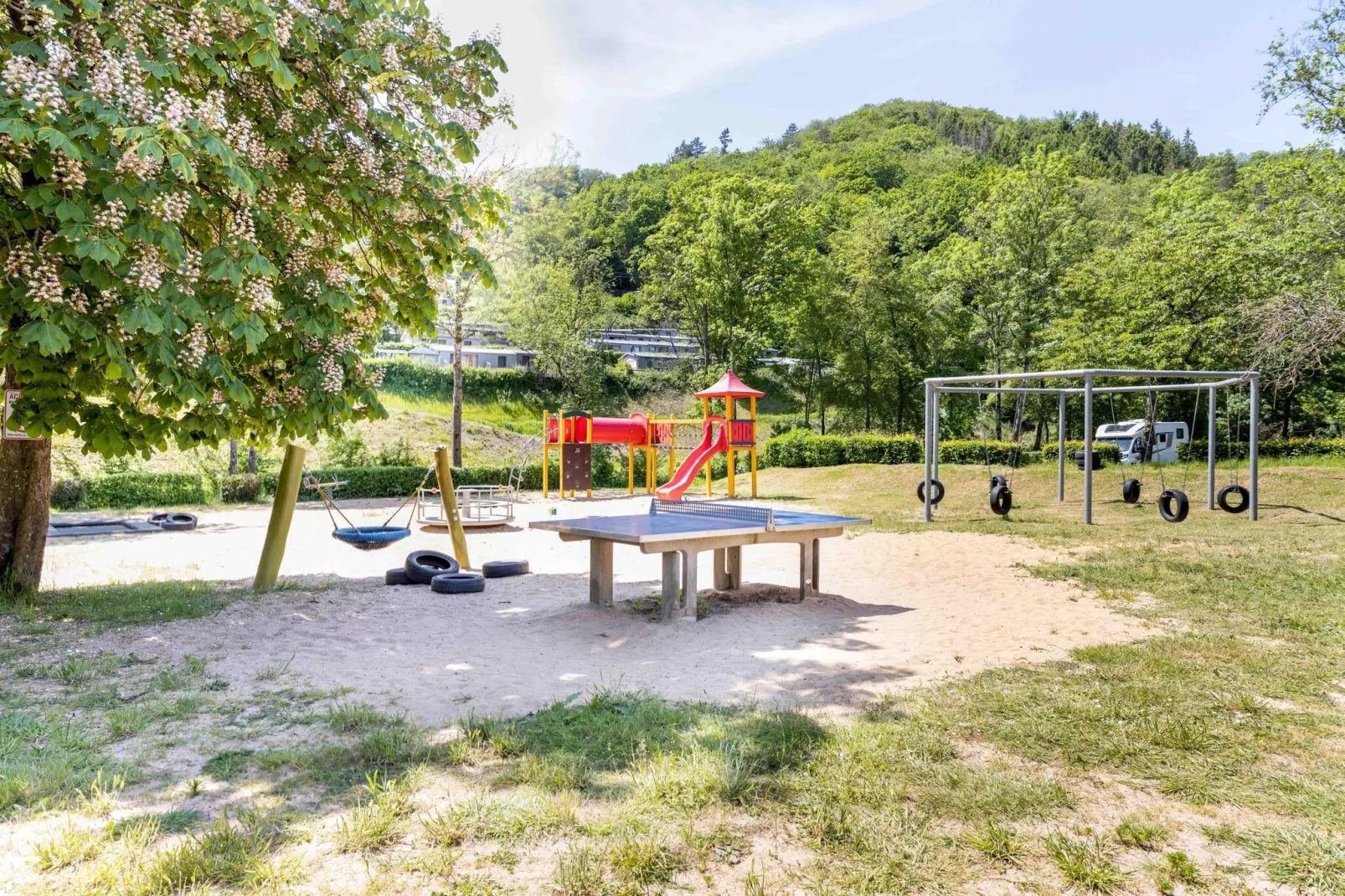 Bungalow Typ B 4P - Camping Park in der Eifel-Ambiente