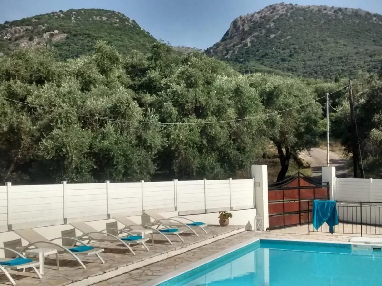 Ferienvilla mit Garten, Grill und Terrasse-Draußen