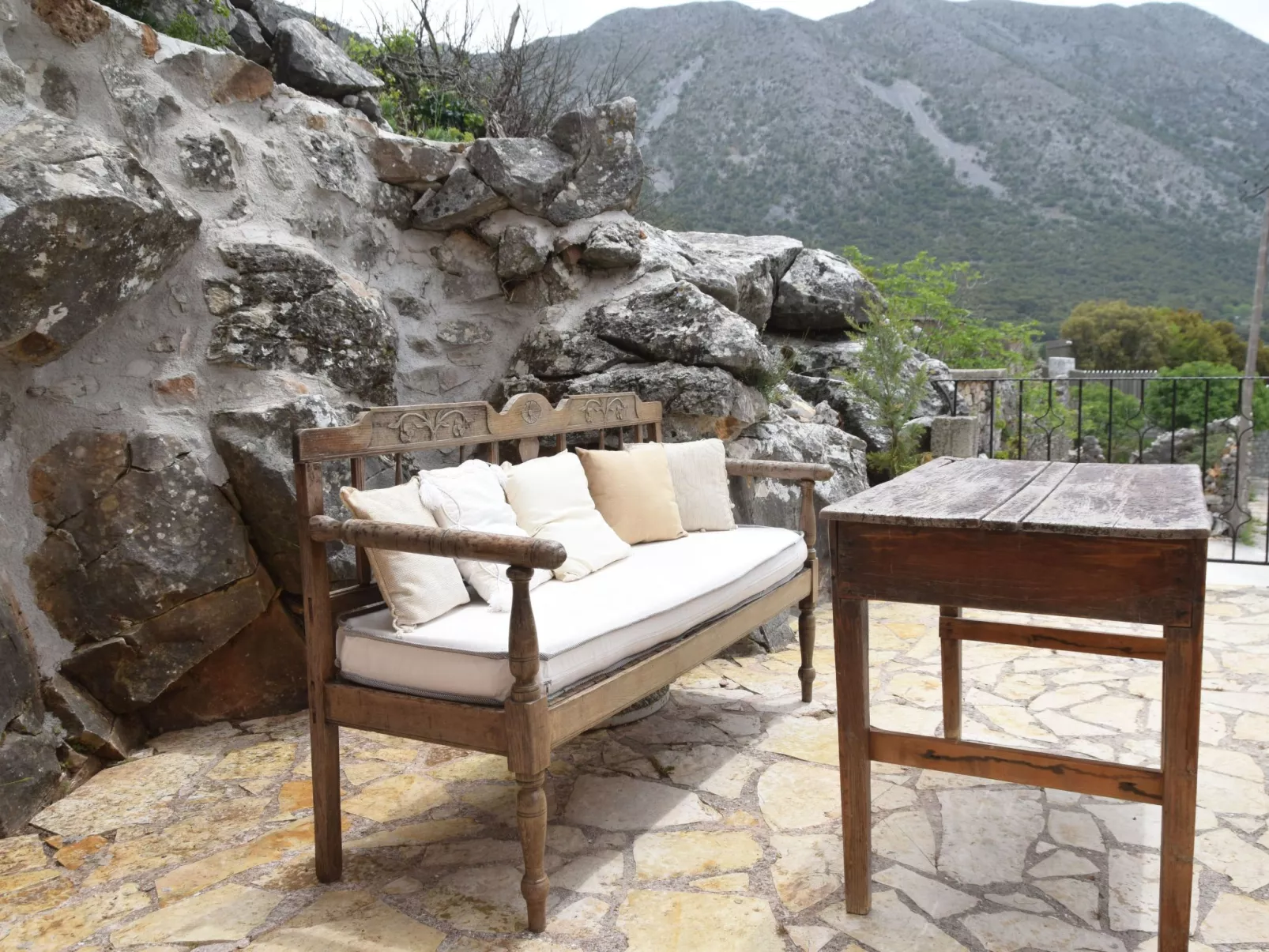 Villa aus Stein "Galatia"-Image-tags.info