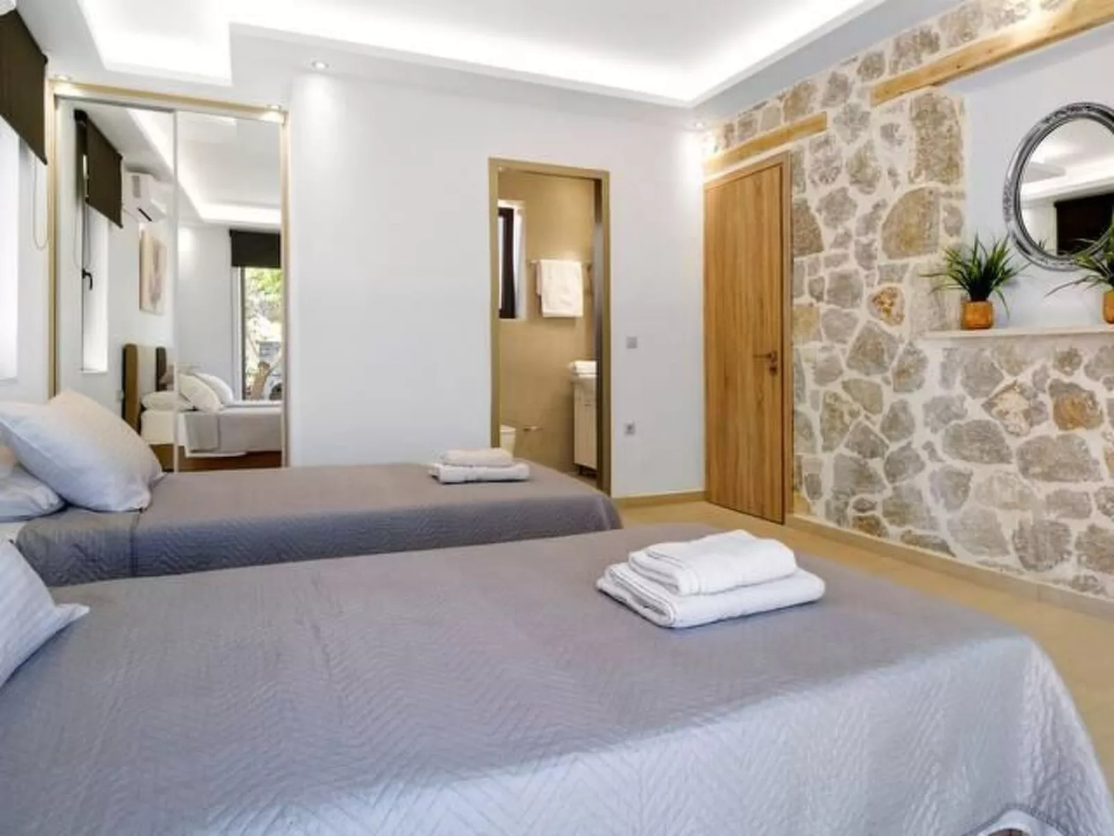 Luxuriöse Steinvilla Emily nahe dem Strand von Mylos-Dedans