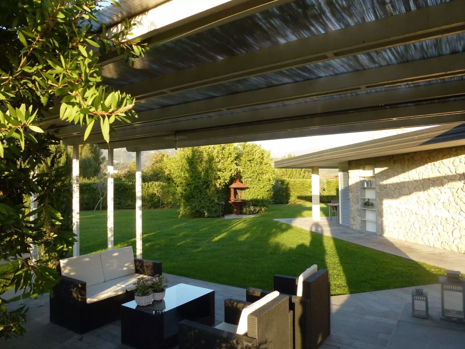 Mit Garten, Grill und Terrasse-Drinnen