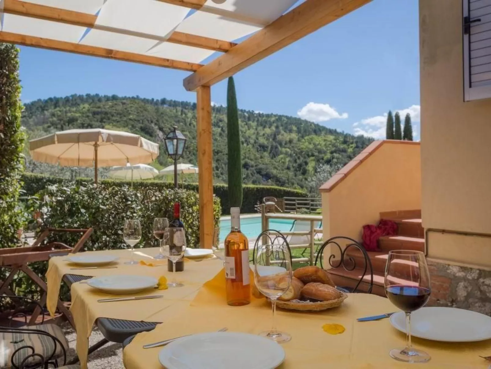 Villa Sassolina-Draußen