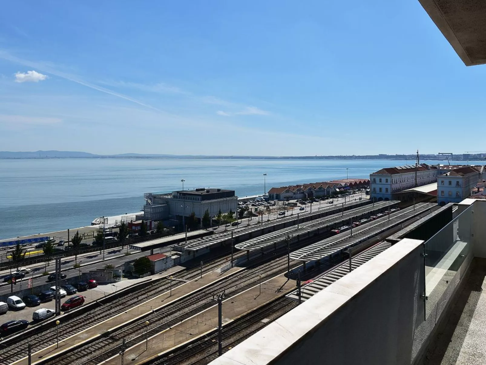 "Apolonia" mit Waschmaschine-Draußen