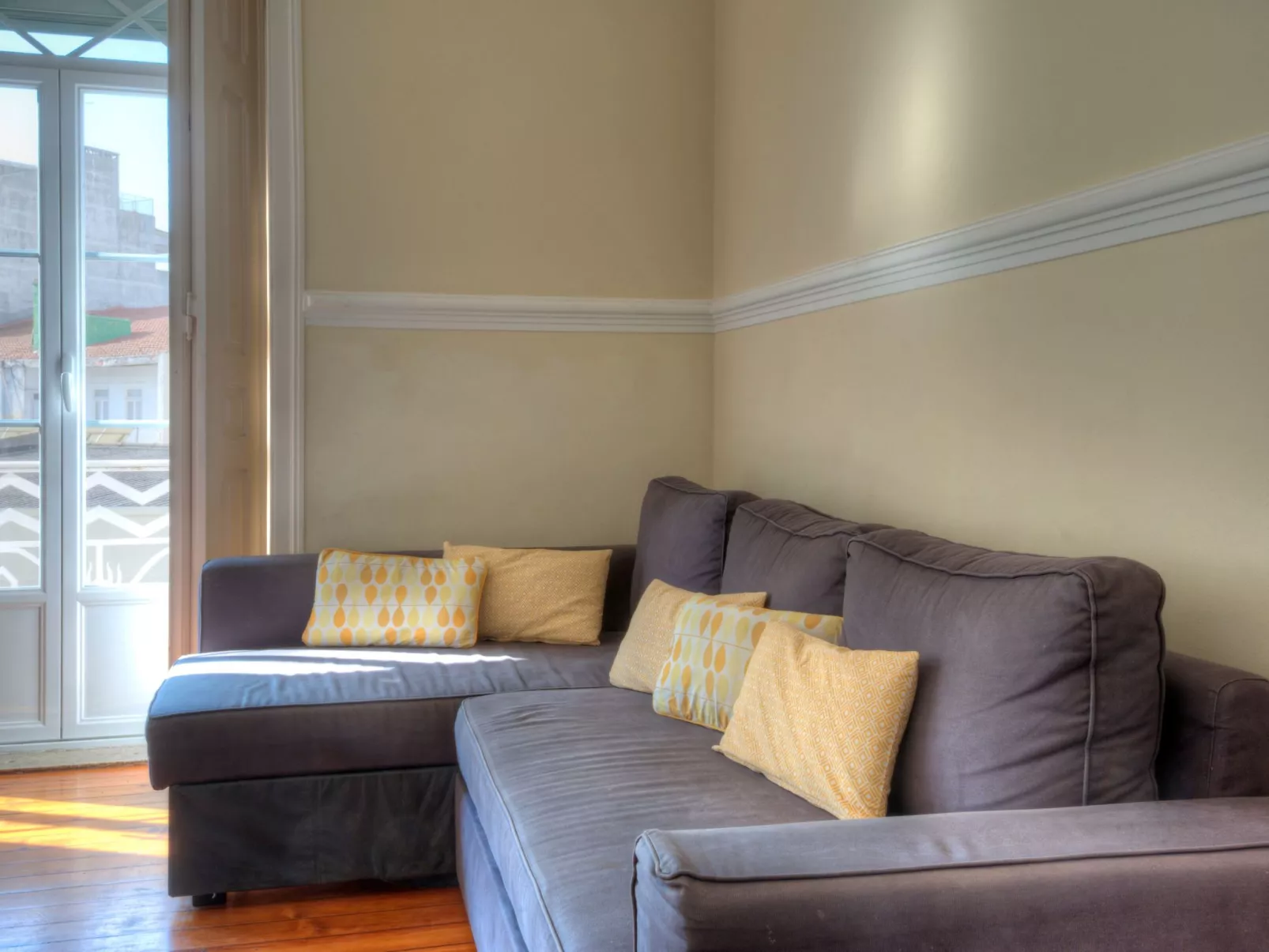 Großzügige Wohnung für 17 Personen in Lissabon-Inside