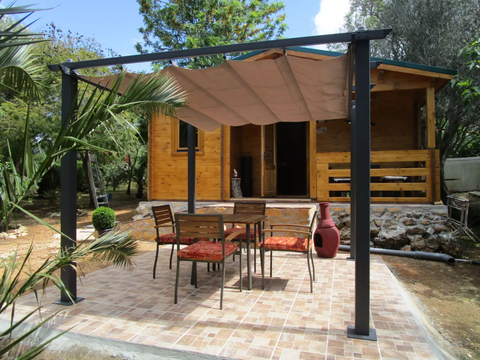 Mit Terrasse und Gemeinschaftspool-Draußen