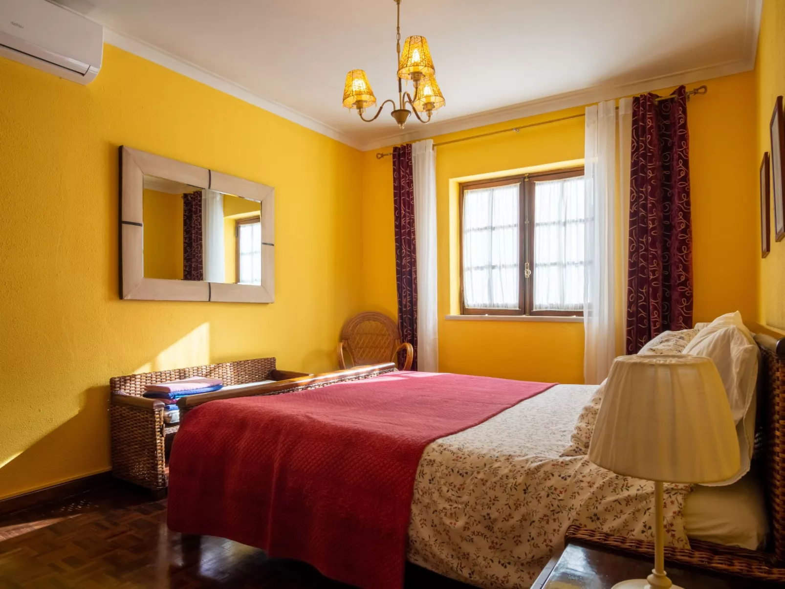 Schönes Ferienhaus in Colares mit Privatem Pool-Dedans