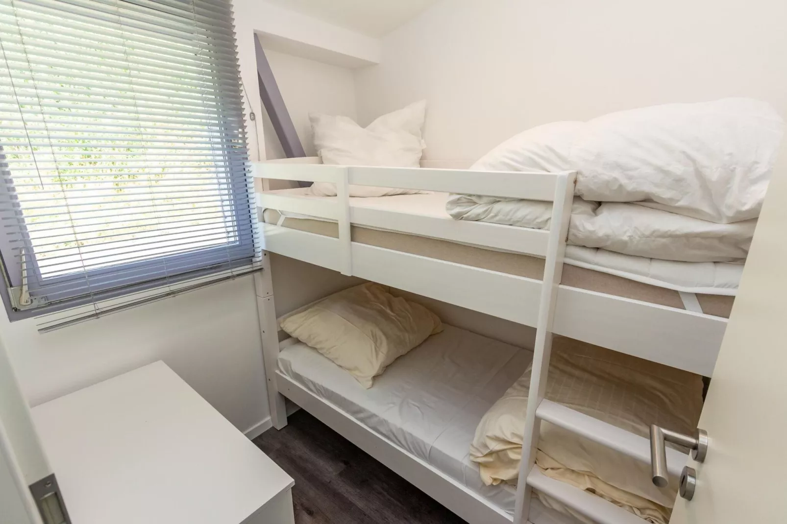 Bungalow Typ B 4P - Camping Park in der Eifel-Schlafzimmer
