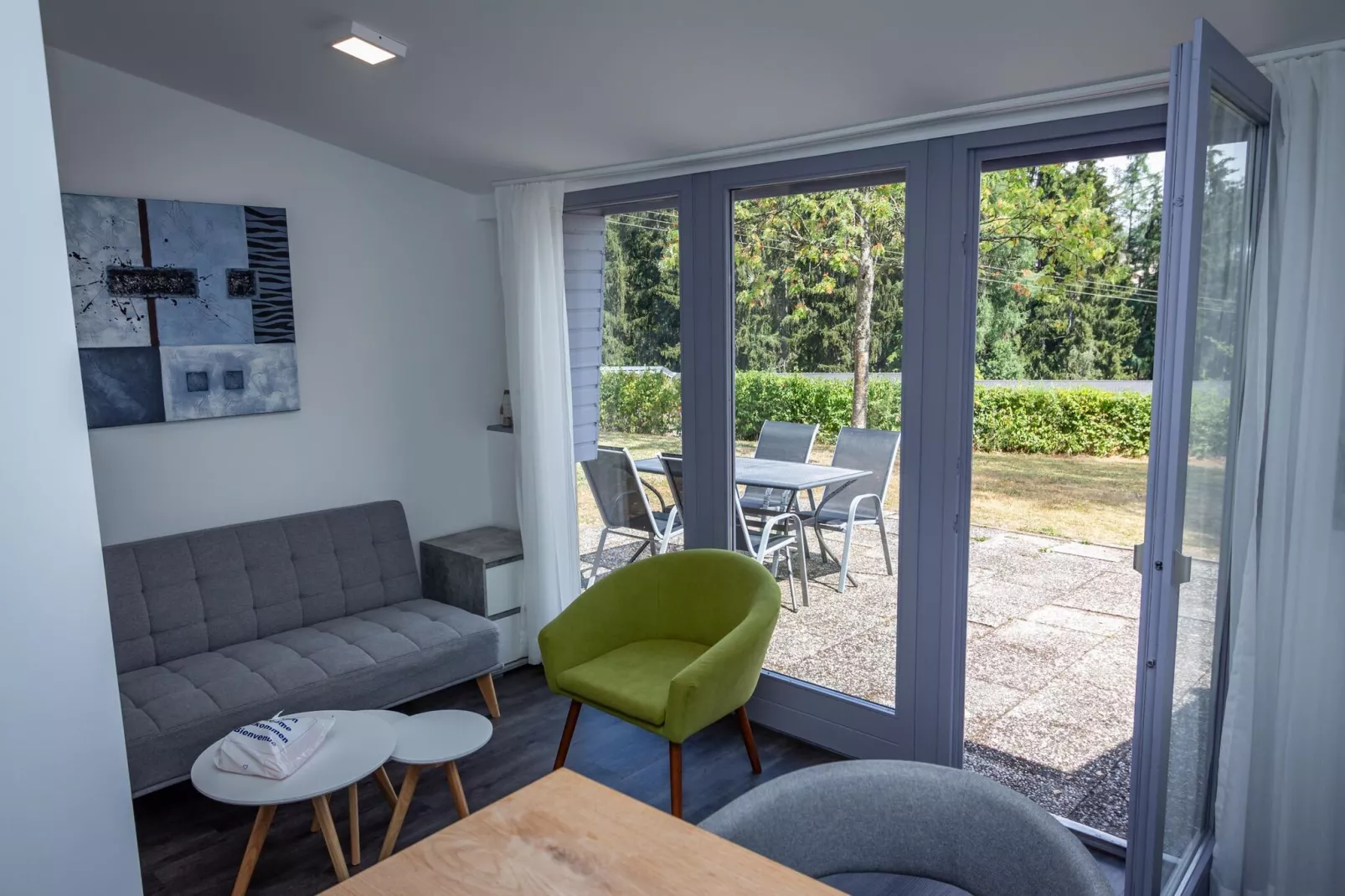Bungalow Typ B 4P - Camping Park in der Eifel-Wohnzimmer