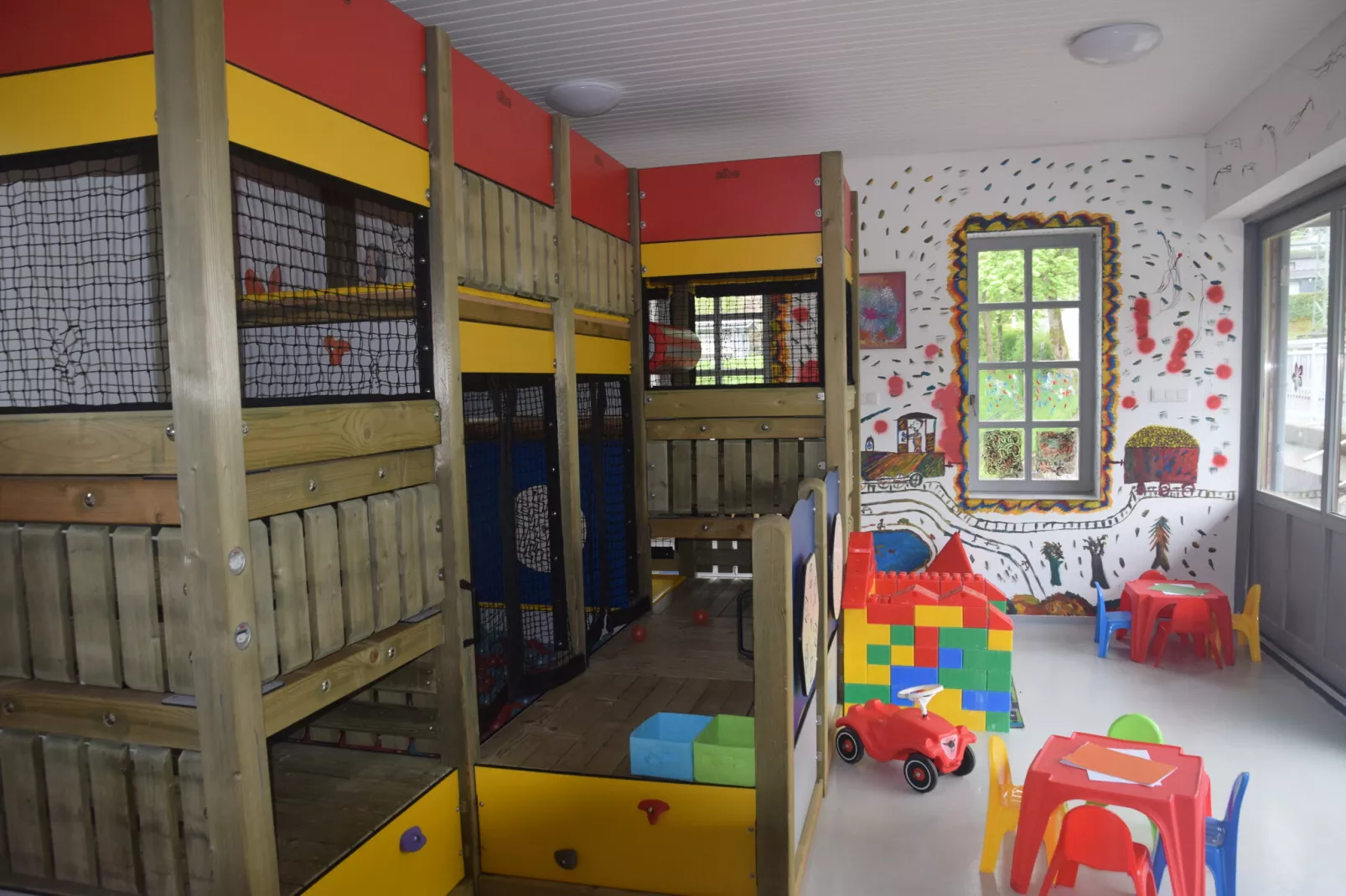 Bungalow Typ B 4P - Camping Park in der Eifel-Freizeitraum
