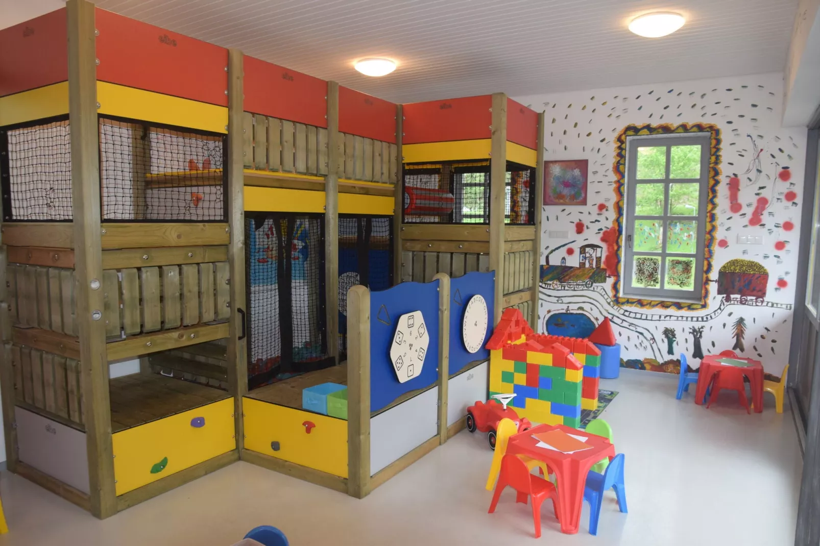 Bungalow Typ B 4P - Camping Park in der Eifel-Freizeitraum