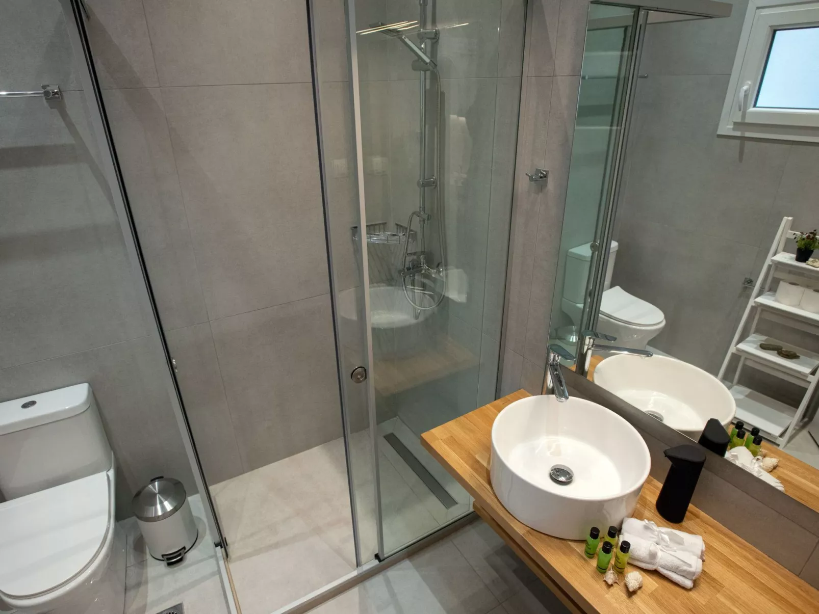 Studio mit atemberaubendem Blick auf das Meer-Image-tags.info