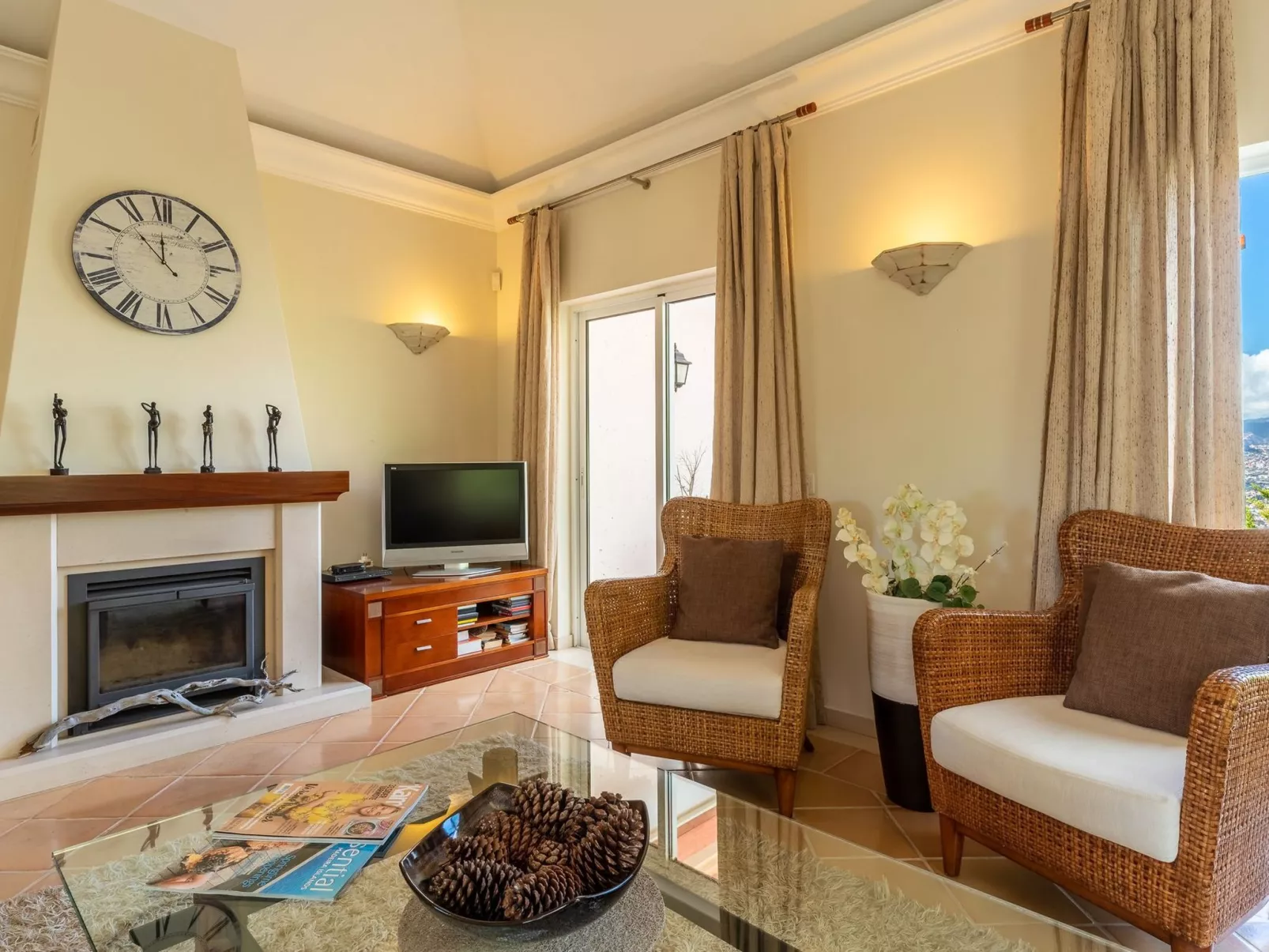 Elegante Ferienwohnung mit Gemeinschaftspool und Wellnessbereich-Dedans