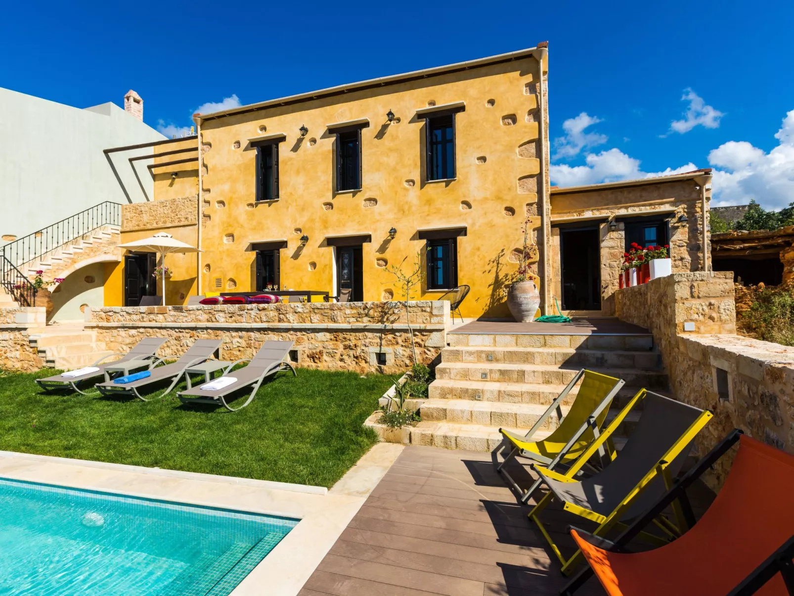 Freistehendes Ferienhaus mit großem Pool-Image-tags.info