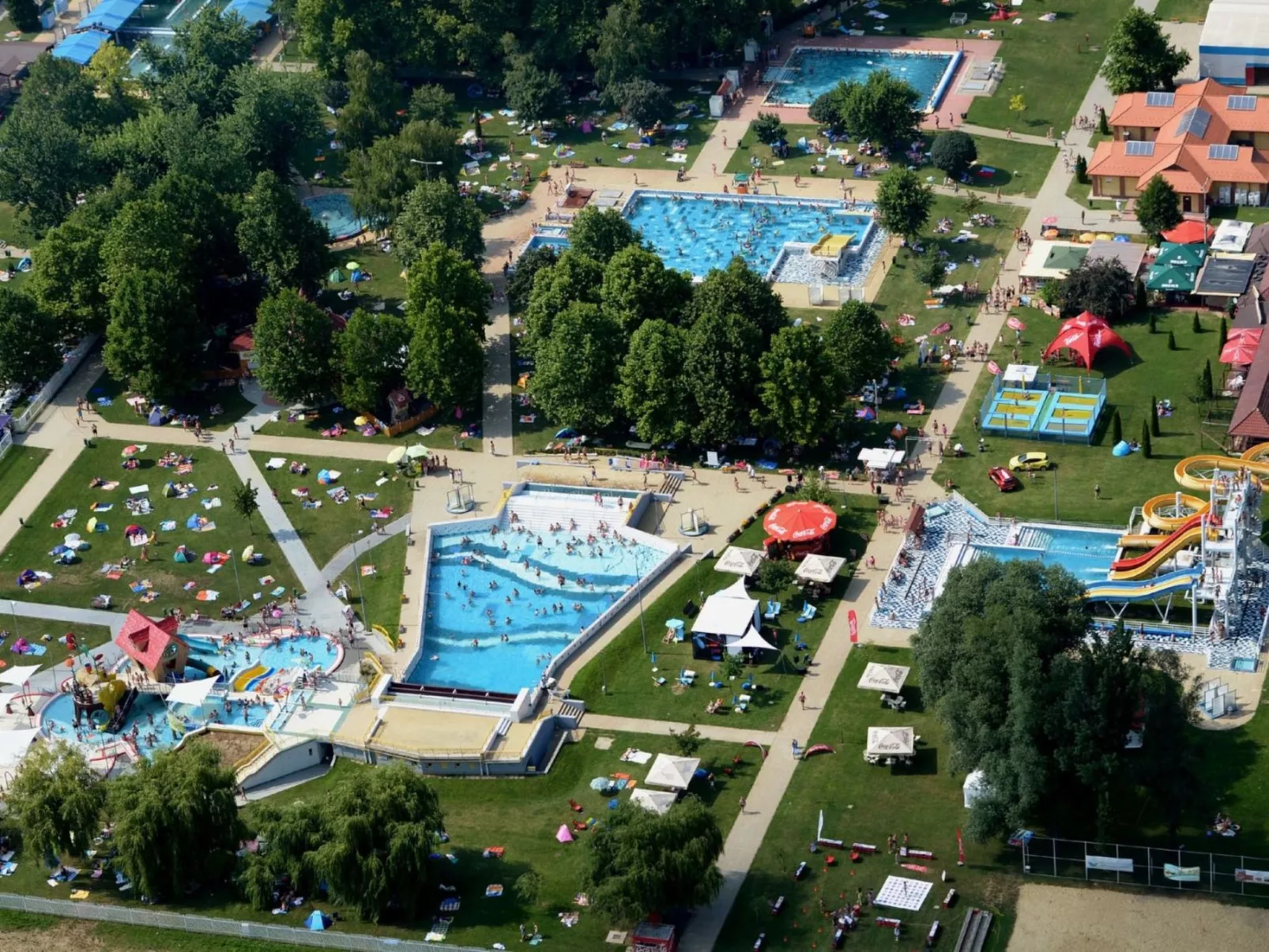 Bequem eingerichtete Wohnung mit großem Garten-Image-tags.info