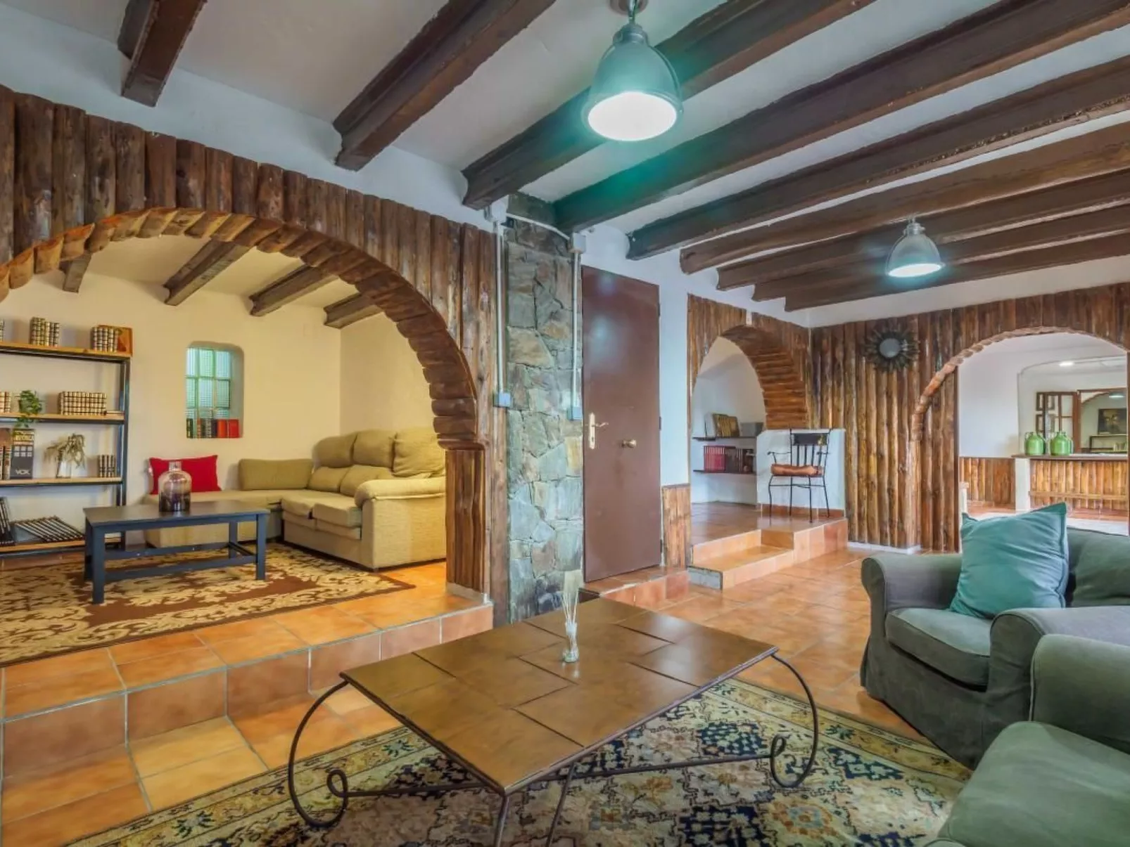 In Can Trabal mit Garten und Grill-Drinnen