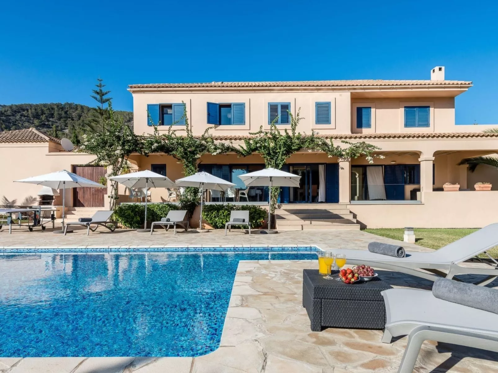 Villa in der Nähe des Zentrums und des Meeres-Outside