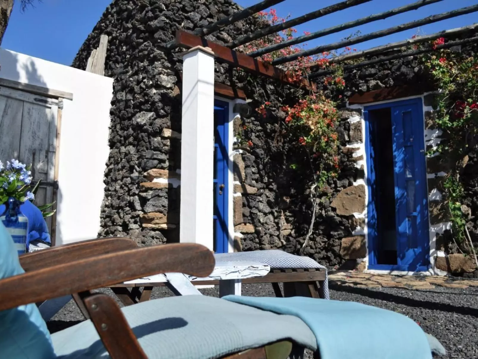 Lavastein-Bauernhaus Yazmina mit schönem Garten-Outside