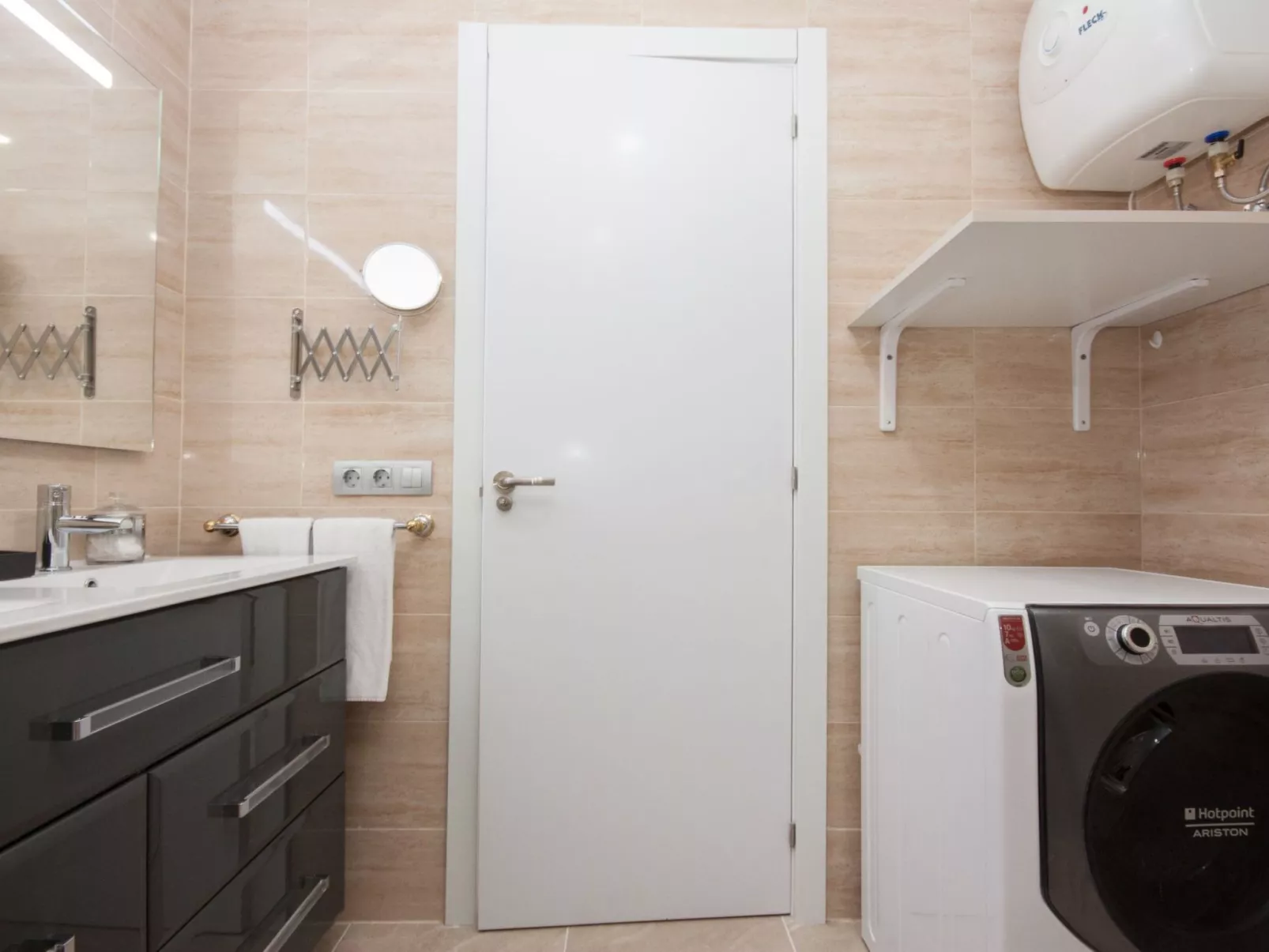 Aufwachen mit herrlichem Meerblick aus dieser schicken Wohnung-Dedans