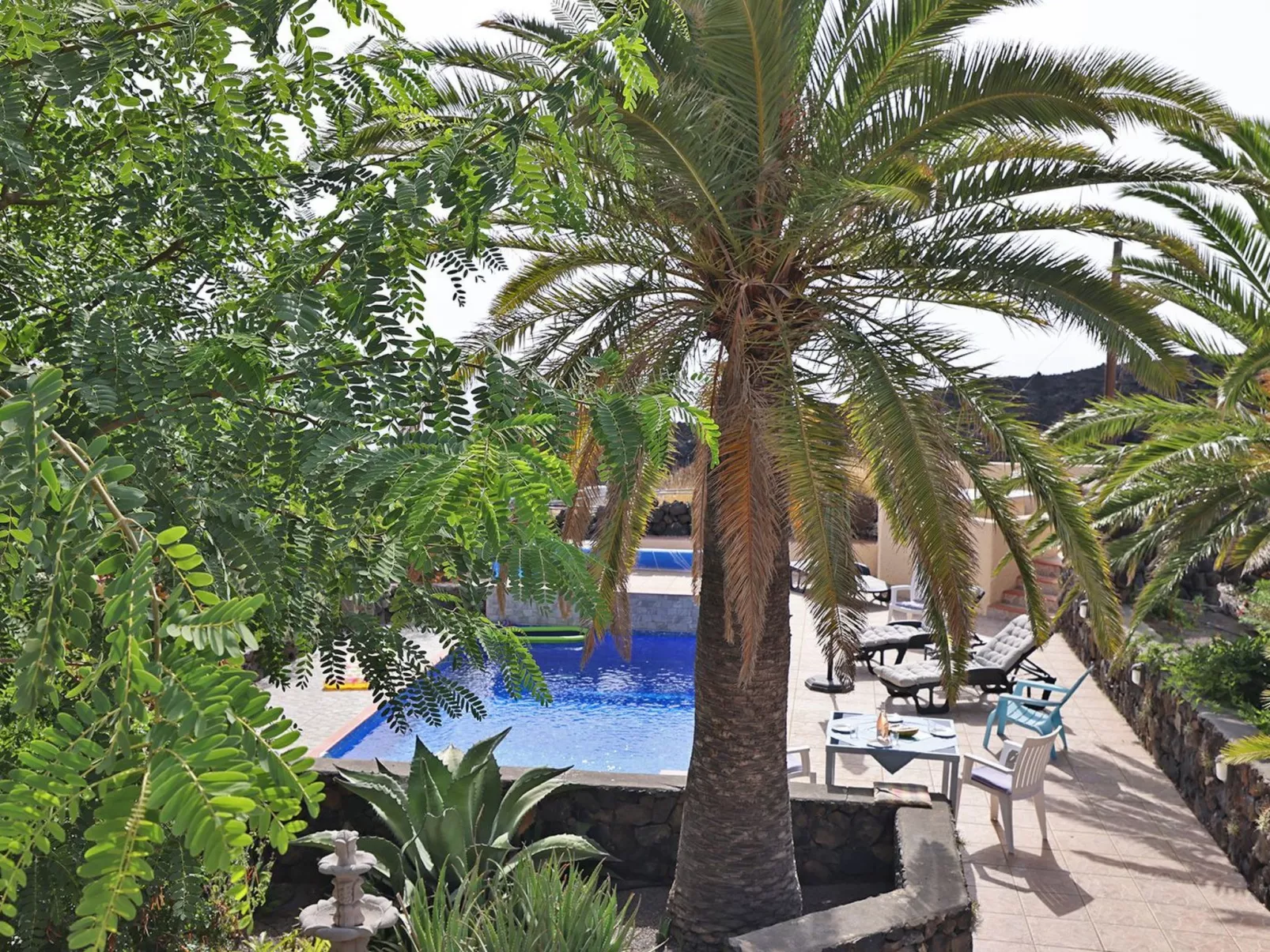 Perla del Sol-Outside