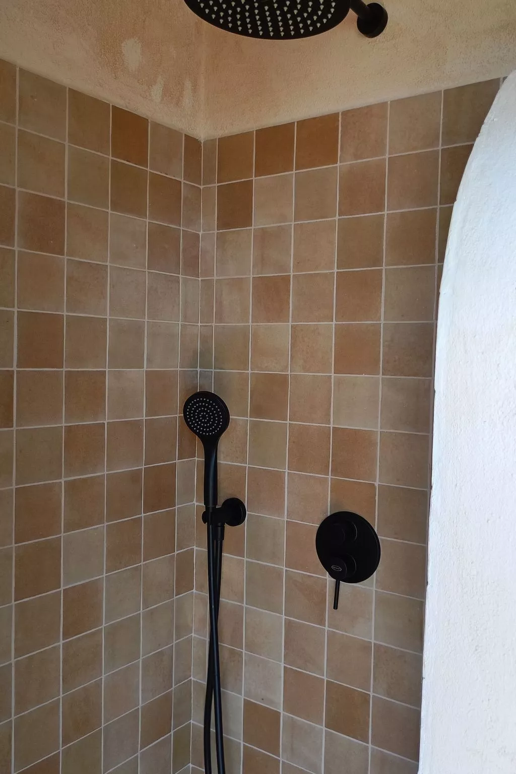 Villa mit Whirlpool, nur 6 km vom Strand entfernt-Drinnen