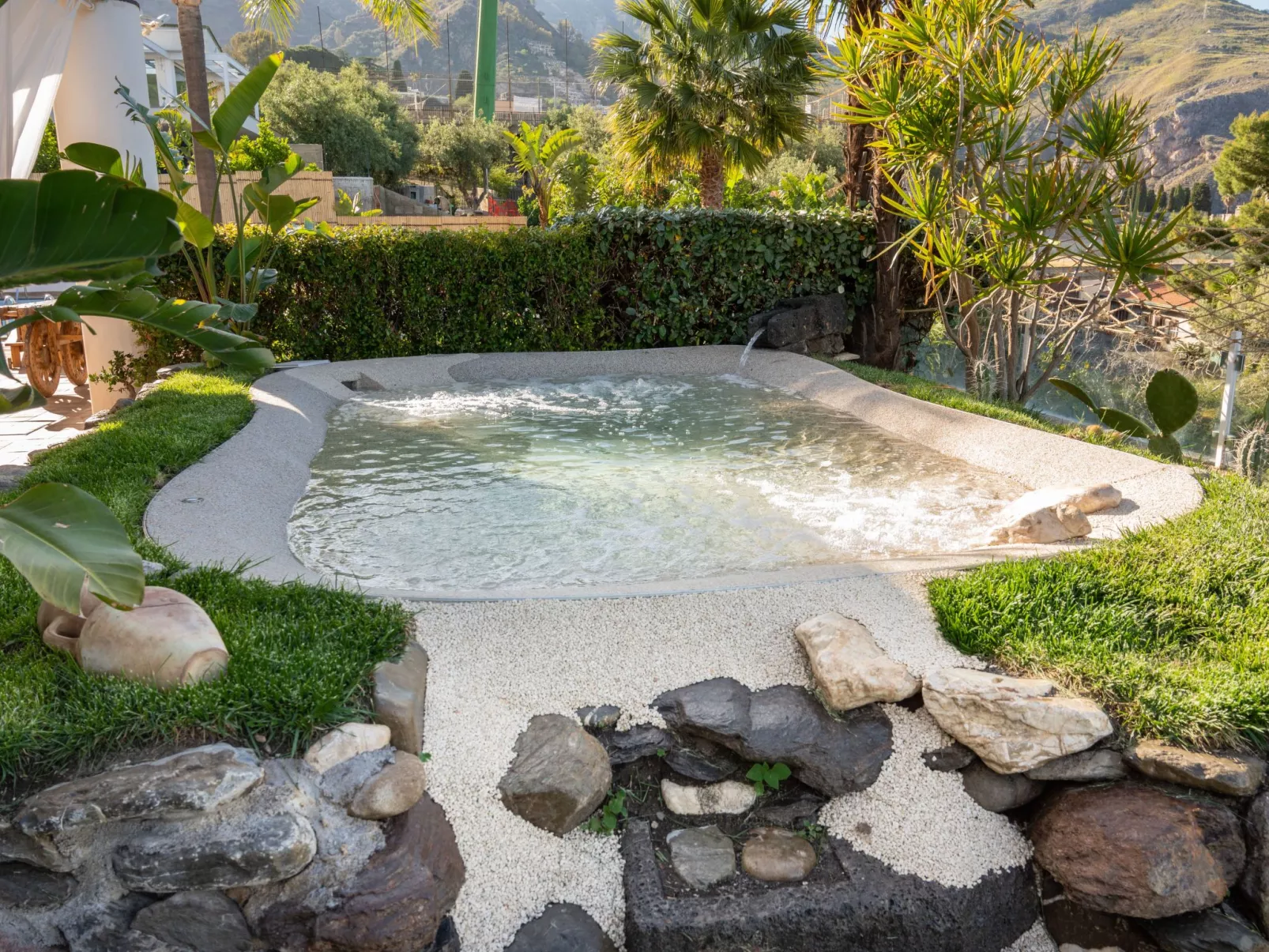 Ferienvilla mit Whirlpool-Draußen