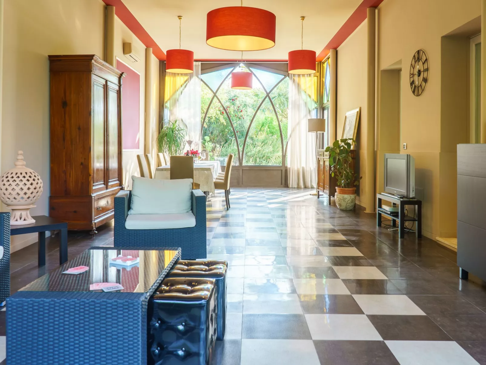 Geräumiges Ferienhaus mit Pool-Image-tags.info