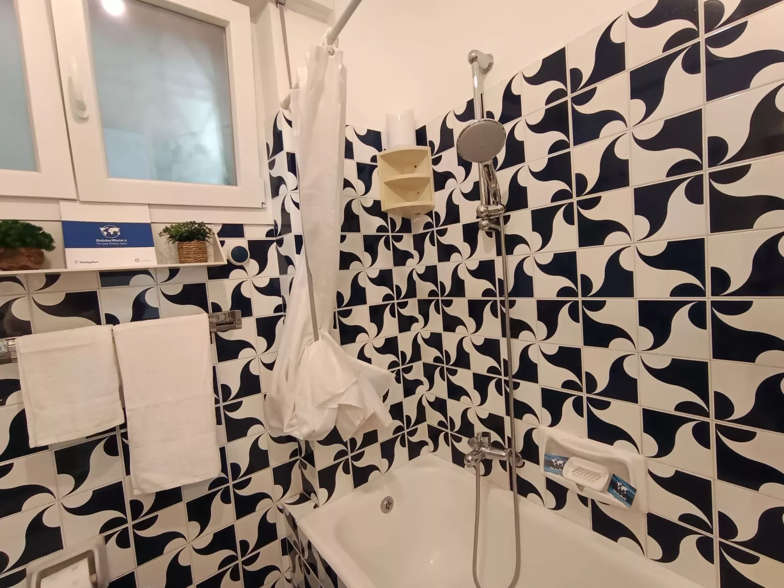 Seaside Heritage Retreat by Holiday World-Inside