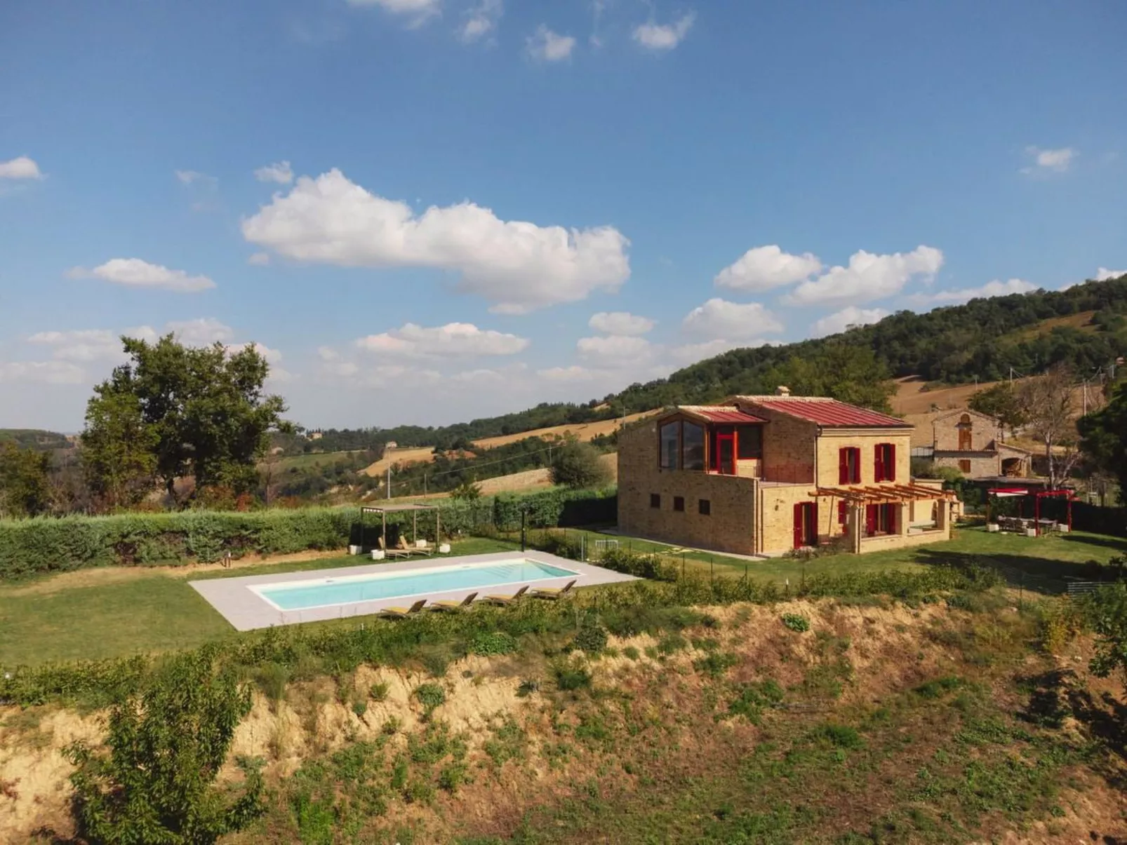 Luxuriöse und erschwingliche Villa mit privatem Pool-Outside