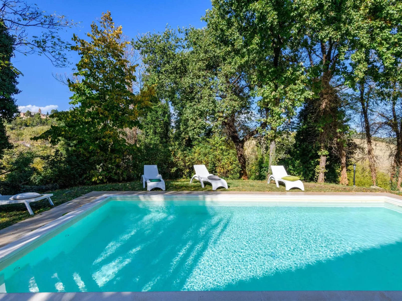 Licht unter den Buchen, Marche Urlaub, privater Pool-Dehors