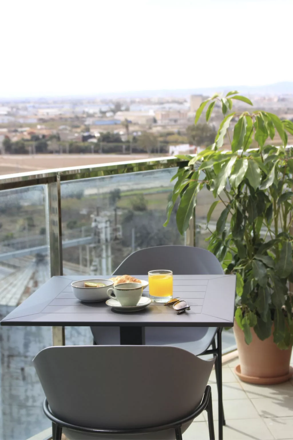 Luxuriöse Wohnung mit 1 Schlafzimmer, Balkon und Pool-Image-tags.info