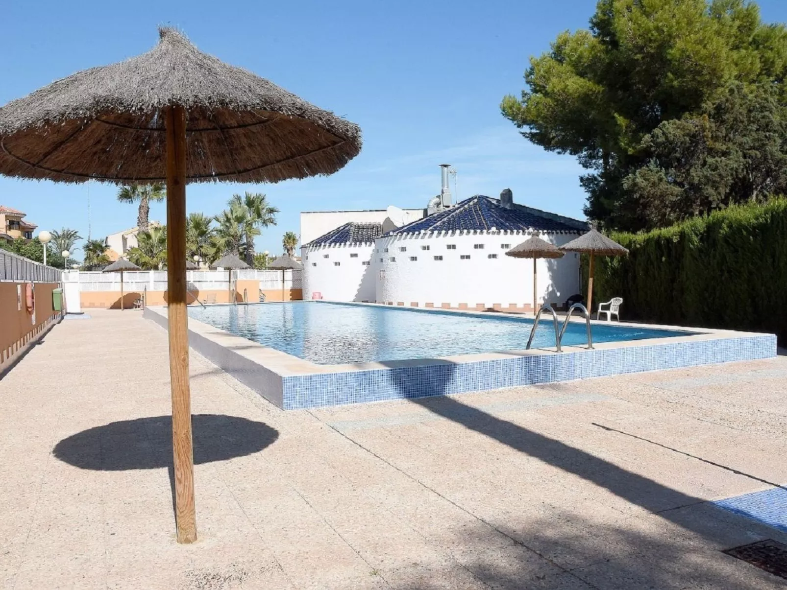 ADELFAS I - 12-Draußen