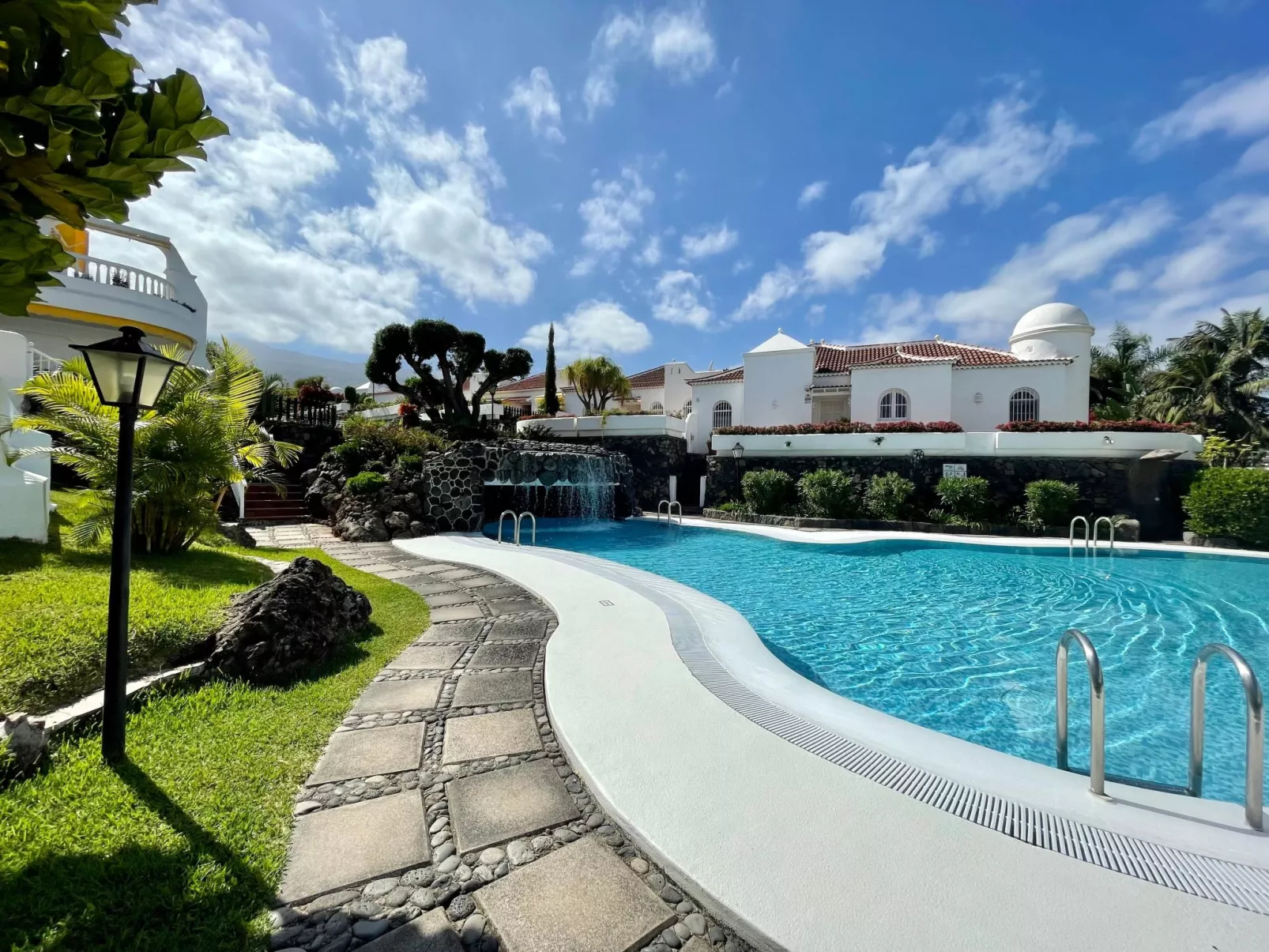 Prime atic Rosaleda-Outside